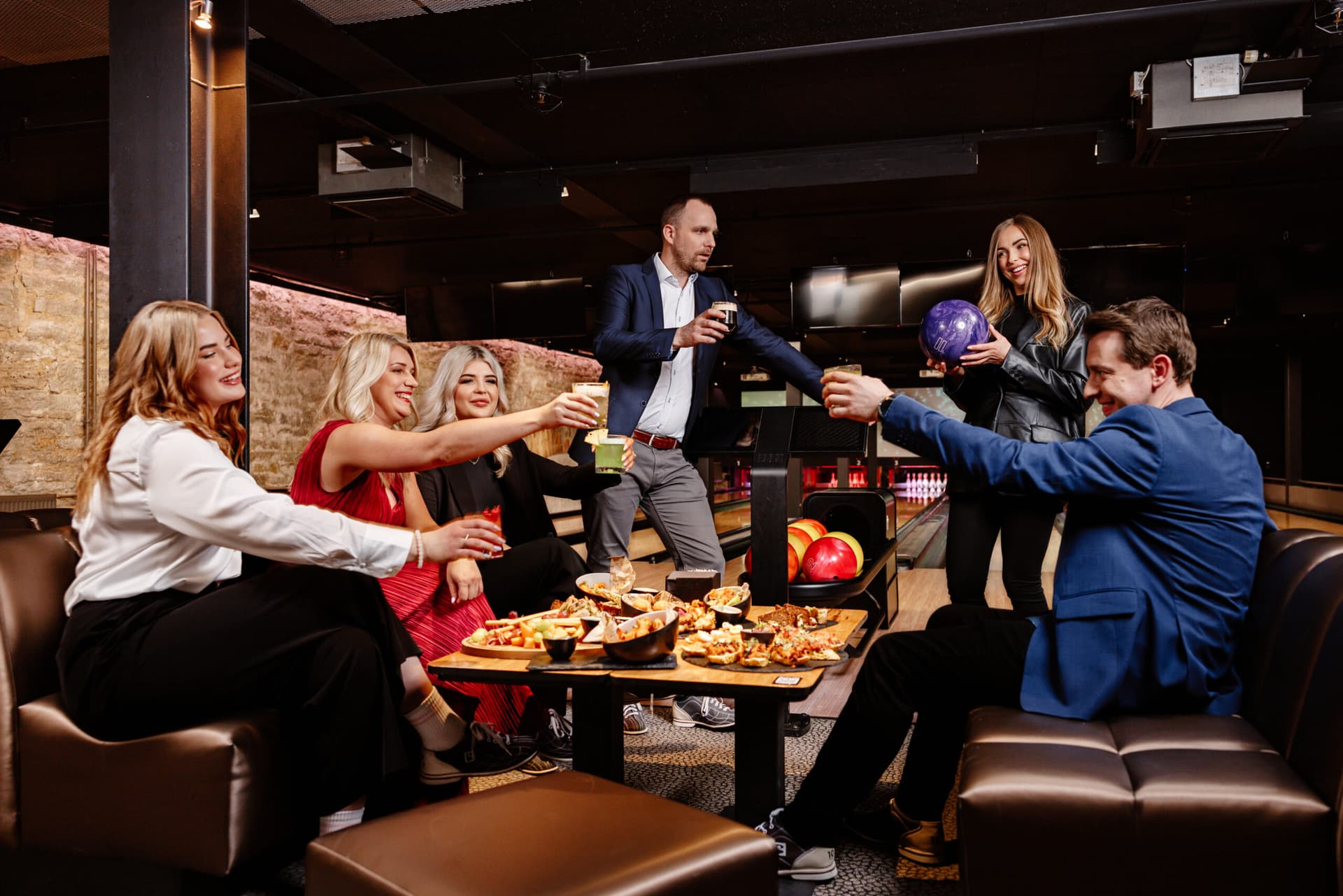 Kuulsaal Kesklinn Bowlingu peopakteid täiskasvanutele ja firmadele